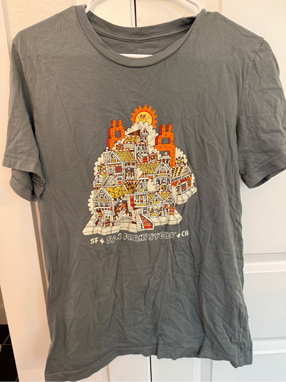 Gray Short Sleeve Graphic Tee with San Francisco Illustration